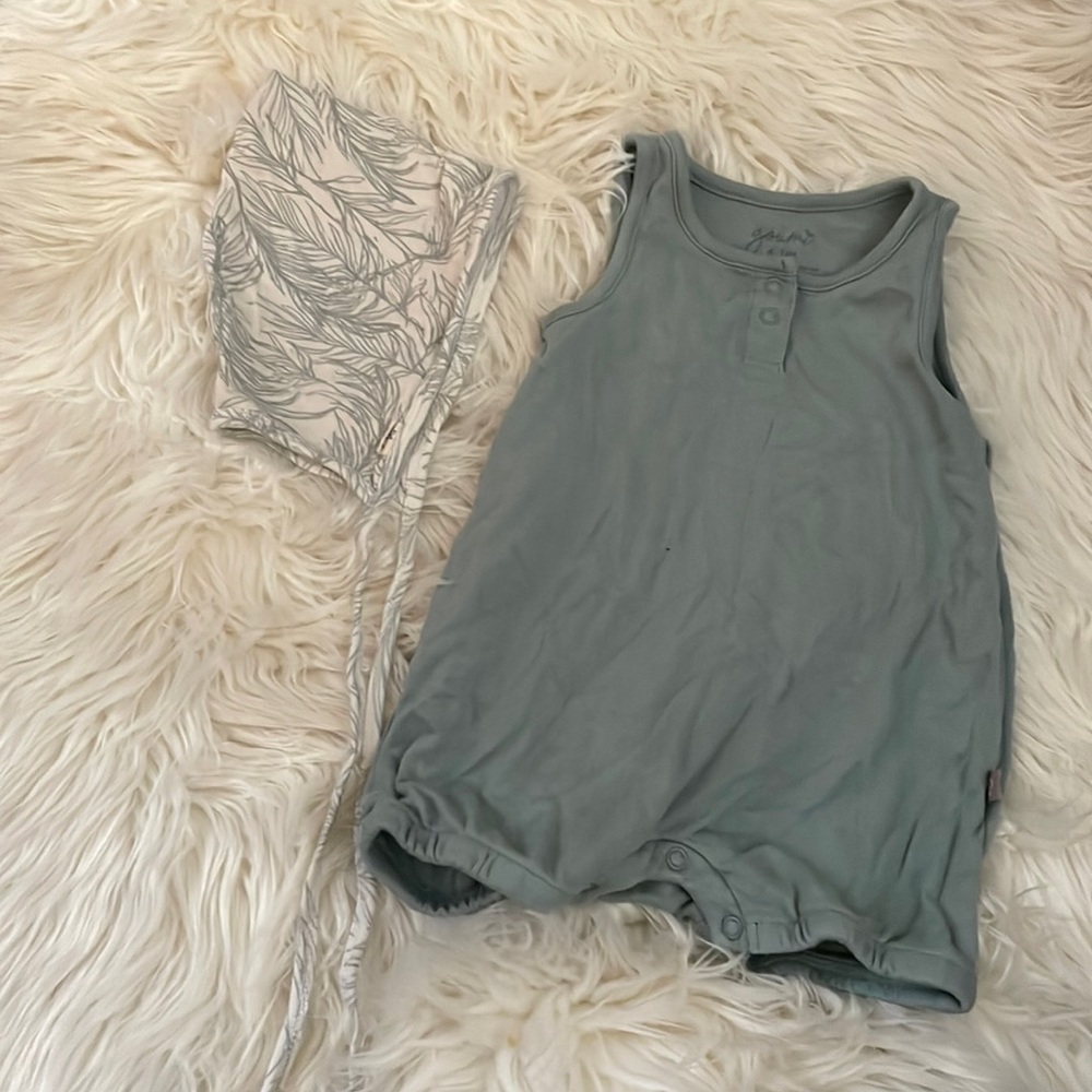 Goumi Kids romper & Goumi Kids x Briar Bebe bandit bonnet set